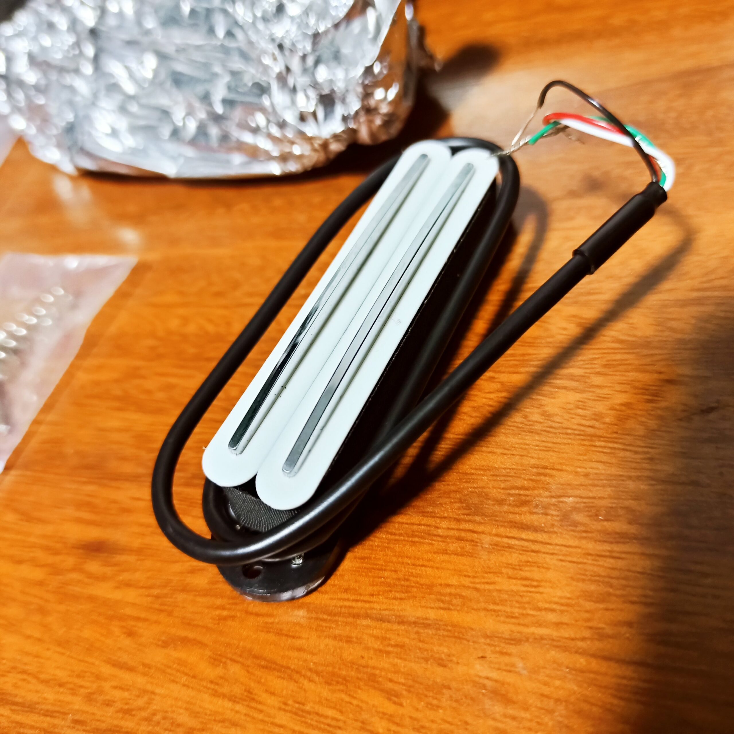 Micrófono Pastilla Hot Rail Blanca Fleor, Doble Riel Stratocaster, Puente